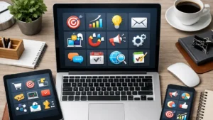 Mesa de trabalho organizada com um notebook, tablet e smartphone exibindo ícones de produtividade e marketing digital.